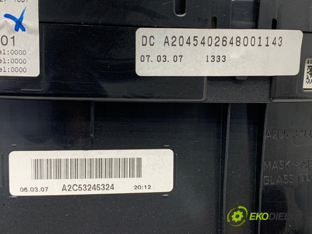 MERCEDES-BENZ W204 sedan 2007 170 kW C 280 (204.054) 2996 Prístrojovka A2045402648 (Prístrojová doska)