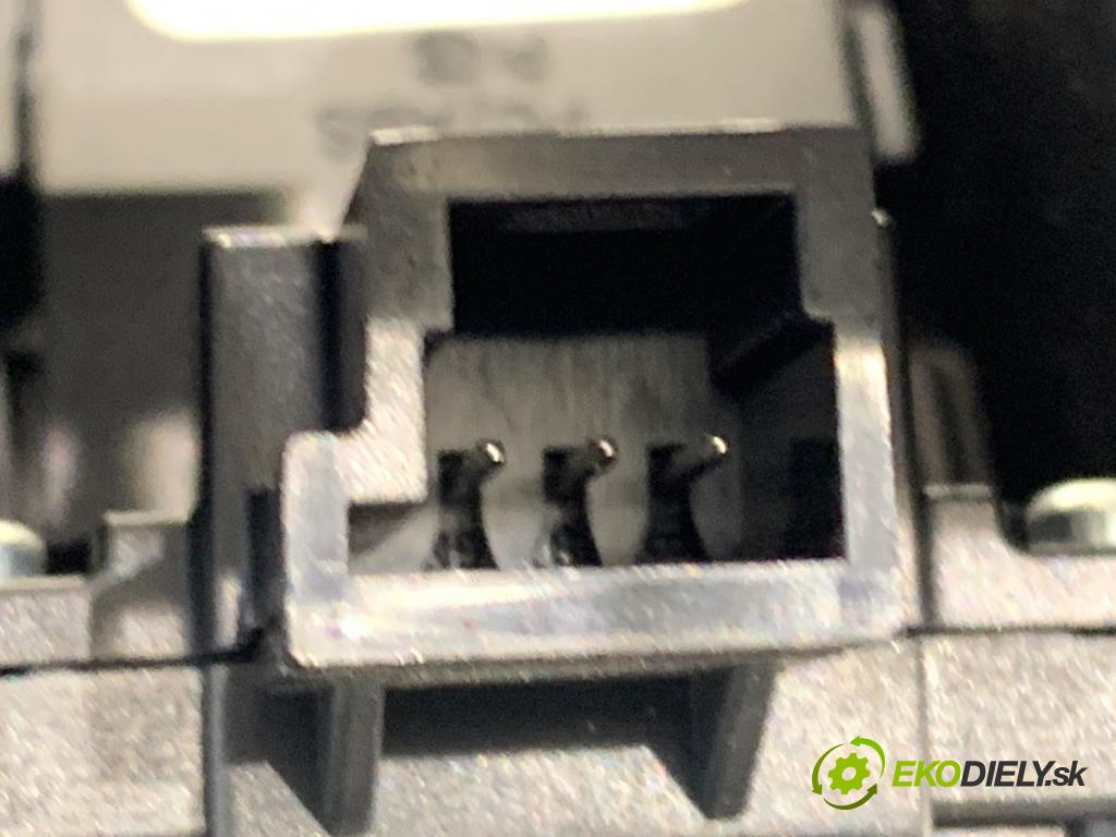 MERCEDES-BENZ W204 sedan 2007 170 kW C 280 (204.054) 2996 mří topení přední část střední 2048304154