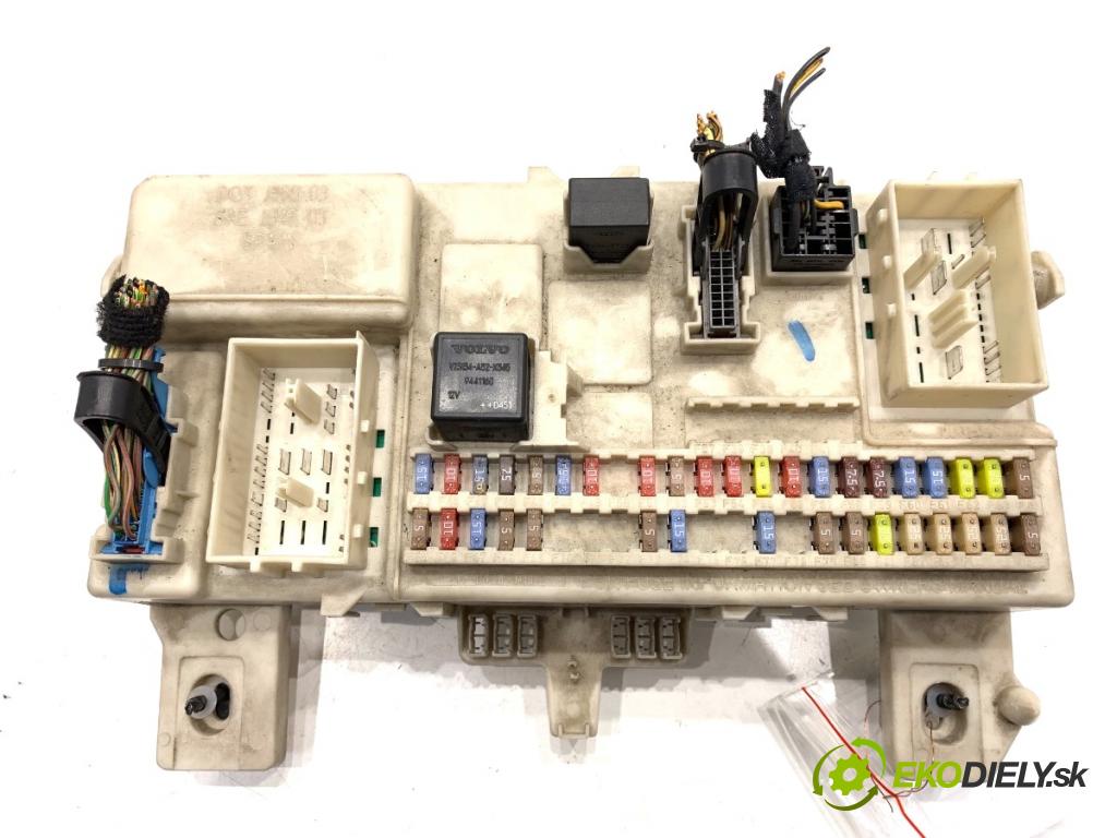 VOLVO S40 II sedan 2005 81 kW 1.6 D 1560 modul BSI 8690722 (Pojistkové skříňky)