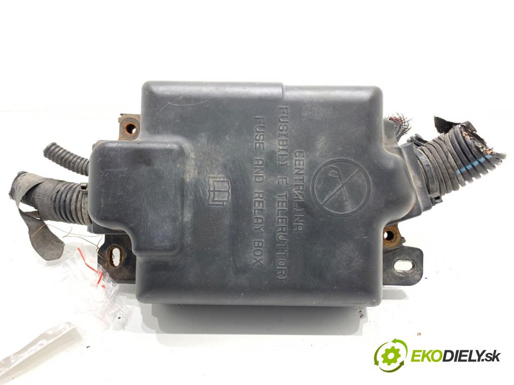 FIAT PUNTO EVO liftback 2012 51 kW 1.2 1242 Skrinka poistková 735471684 (Poistková skrinka)