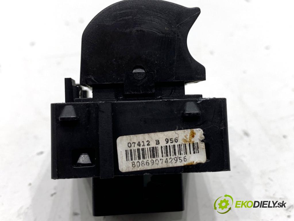 FIAT PUNTO EVO liftback 2012 51 kW 1.2 1242 Prepínač okien  (Prepínacie páčky pod volantom)