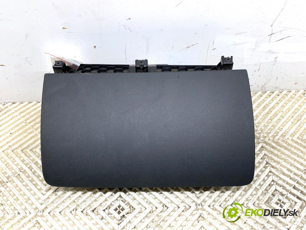 AUDI Q7 4L SUV 2015 200 kW 3.0 TFSI quattro 2995 Priehradka, kastlík spolujazdca  (Priehradka (kastlík))