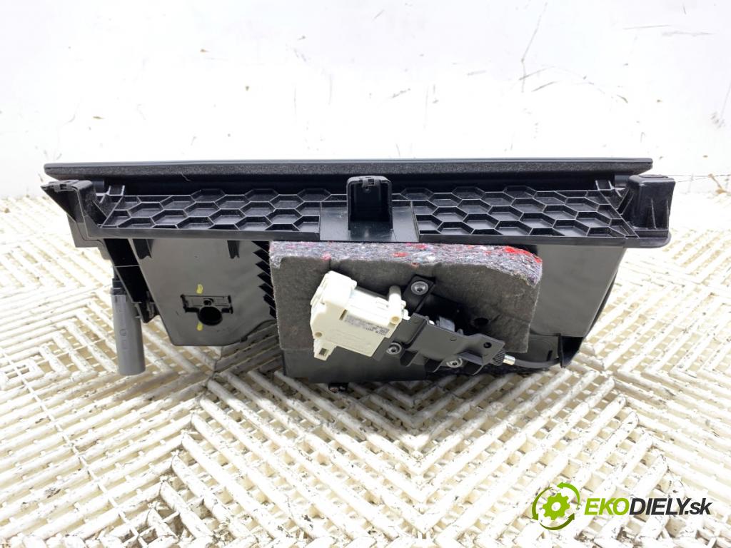 AUDI Q7 4L SUV 2015 200 kW 3.0 TFSI quattro 2995 Priehradka, kastlík spolujazdca  (Priehradka (kastlík))