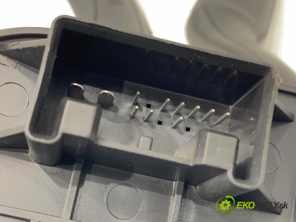 AUDI Q7 4L SUV 2015 200 kW 3.0 TFSI quattro 2995 Prepínač kombinovaný 4F0953549F (Prepínacie páčky pod volantom)