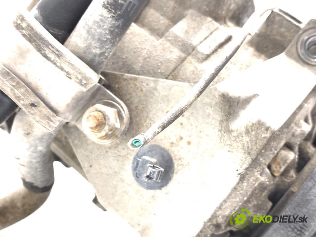 AUDI A4 B5 sedan 1999 74 kW 1.6 1595 kompresor klimatizace 8D0260808 (Kompresory)