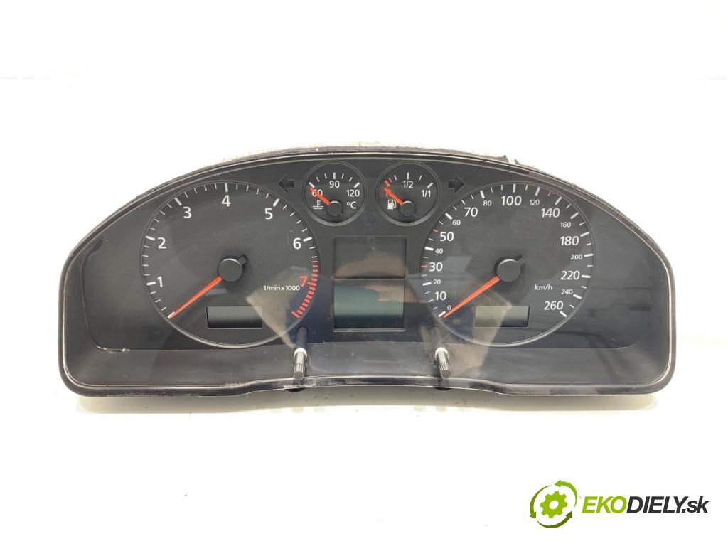 AUDI A4 B5 sedan 1999 74 kW 1.6 1595 prístrojovka 8D0920900K (Přístrojové desky, displeje)