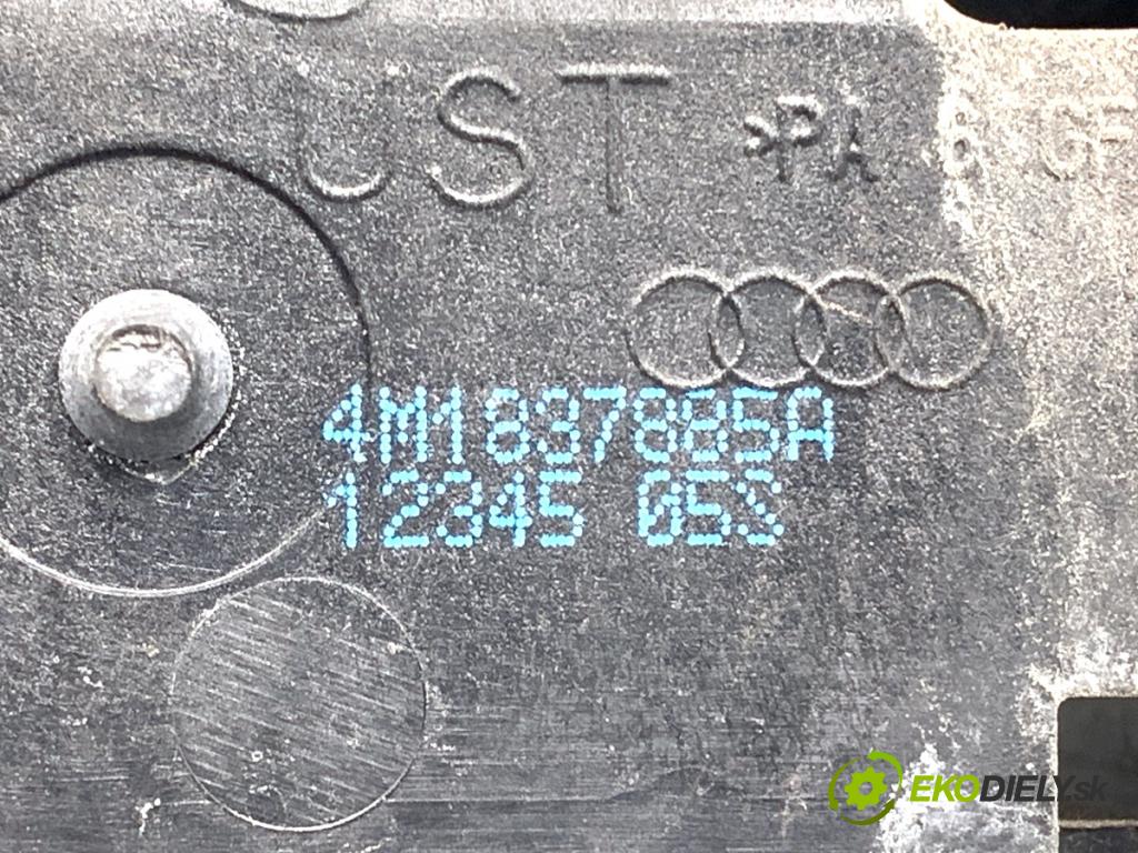 AUDI Q7 4M SUV 2015 200 kW 3.0 TDI quattro 2967 Kľučka vonkajšia ľavy predný 4M1837885A