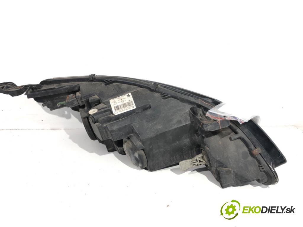 PEUGEOT 308 SW II Kombi 2016 81 kW 1.2 THP 110 1199 světlomet levý přední část 9677523080
