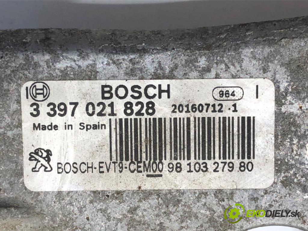 PEUGEOT 308 SW II Kombi 2016 81 kW 1.2 THP 110 1199 Mechanizmus stieračov predný 9810327980 (Motorček stieračov predný)