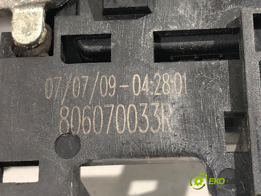 RENAULT SCENIC III nadwozie wielkoprzestrzenne (MPV) 2009 96 kW 1.4 16V (JZ0F, JZ1V) 1397 Kľučka vonkajšia ľavy predný 806070033R