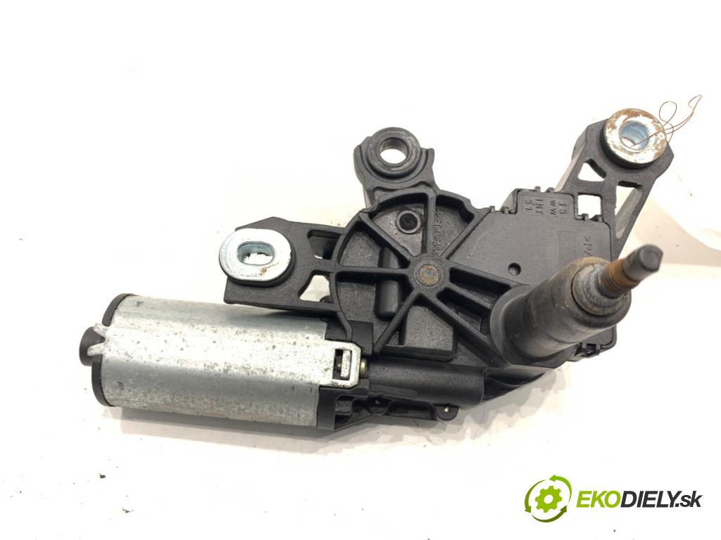 VW POLO IV 9N liftback 2002 47 kW 1.2 12V 1198 motor stěračů zadní část 