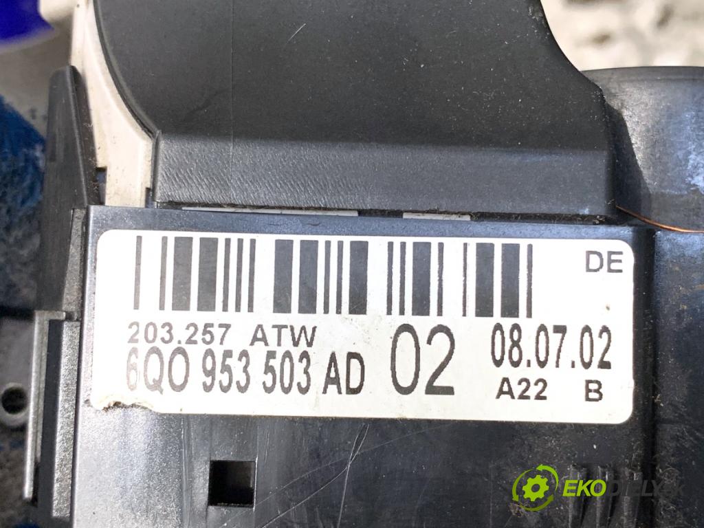 VW POLO IV 9N liftback 2002 47 kW 1.2 12V 1198 Prepínač kombinovaný 6Q0953503AD (Prepínacie páčky pod volantom)
