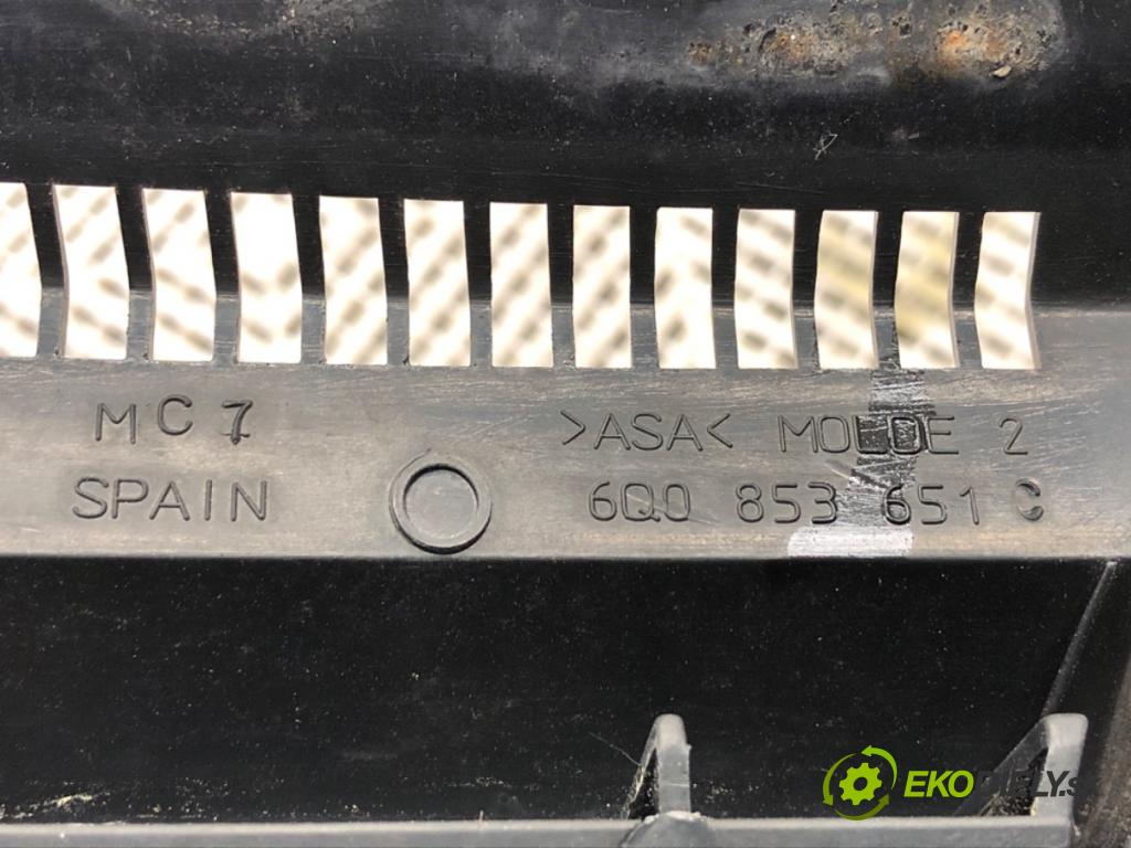 VW POLO IV 9N liftback 2002 47 kW 1.2 12V 1198 mřížka maska 6Q0853651C (Mřížky (masky) chladičů)