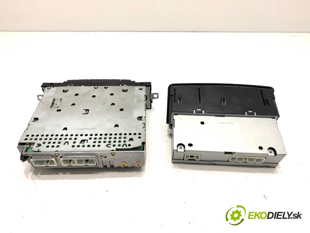 TOYOTA YARIS I liftback 2004 64 kW 1.3 (SCP12_, SCP13_) 1298 RADIO 86120-0D140 86110-0D040 (Audio zariadenie)