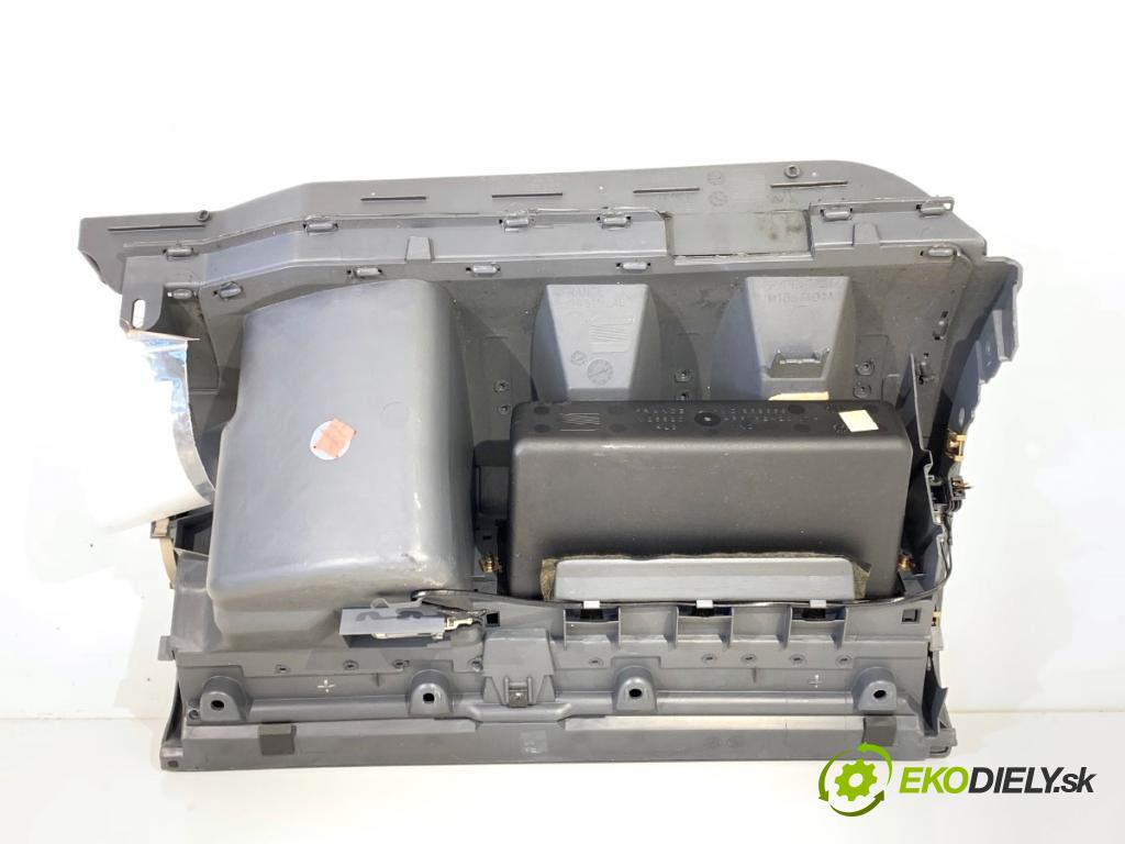 SEAT LEON I liftback 2001 77 kW 1.6 16 V 1598 Priehradka, kastlík spolujazdca  (Priehradka (kastlík))