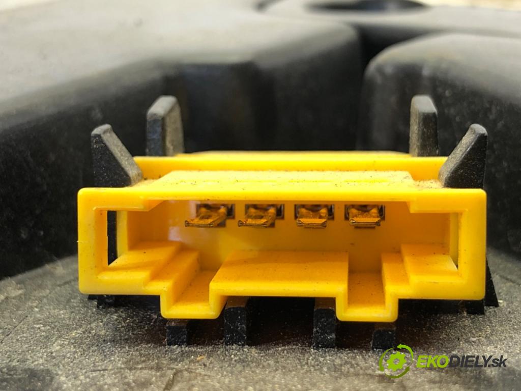 AUDI Q7 4L SUV 2015 200 kW 3.0 TFSI quattro 2995 subwoofer 4L0035382B (Audio zariadenie)