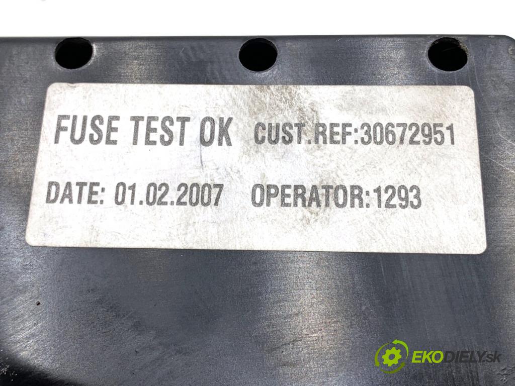 VOLVO V50 Kombi 2007 80 kW 1.6 D 1560 skříňka poistková 30672951 (Pojistkové skříňky)