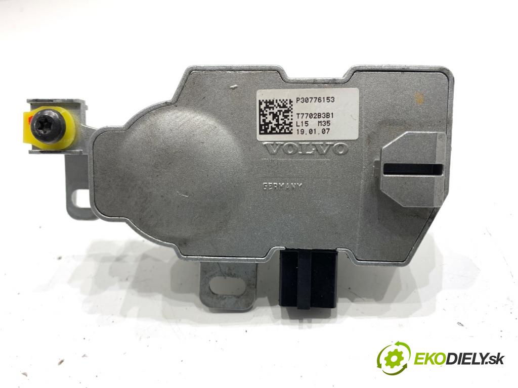 VOLVO V50 Kombi 2007 80 kW 1.6 D 1560 blokáda volantu P30776153 (Ostatné)