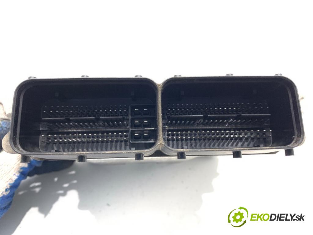 HYUNDAI i30 liftback 2015 81 kW 1.6 CRDi 1582 riadiaca jednotka Motor 39140-2ABB0 (Riadiaca jednotka)