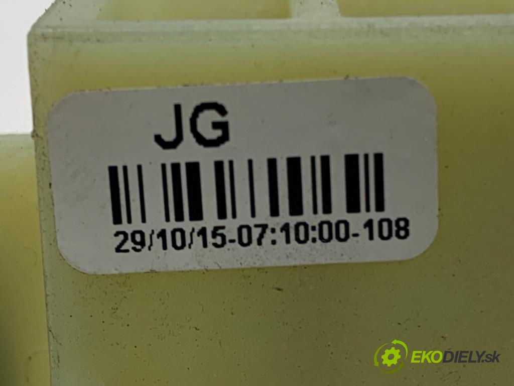 HYUNDAI i30 liftback 2015 81 kW 1.6 CRDi 1582 spinačka  (Spínacia skrinka)