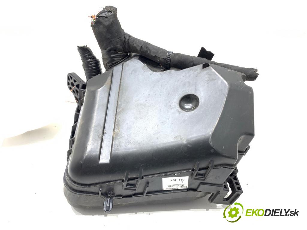 HYUNDAI i30 liftback 2015 81 kW 1.6 CRDi 1582 Skrinka poistková 91255-A6730 (Poistková skrinka)