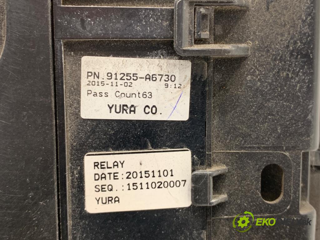 HYUNDAI i30 liftback 2015 81 kW 1.6 CRDi 1582 skříňka poistková 91255-A6730 (Pojistkové skříňky)