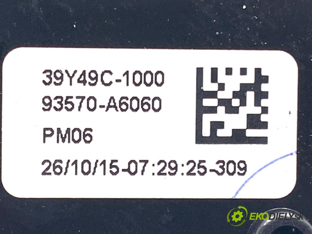 HYUNDAI i30 liftback 2015 81 kW 1.6 CRDi 1582 Prepínač okien 93570-A6060 (Prepínacie páčky pod volantom)