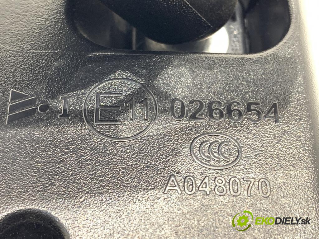 HYUNDAI i30 liftback 2015 81 kW 1.6 CRDi 1582 zpětné zrcátko vnitřní 026654 (Světla vnitřní)