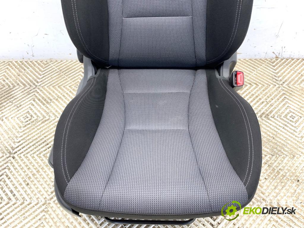 HYUNDAI i30 liftback 2015 81 kW 1.6 CRDi 1582 Sedadlo pravy predný
