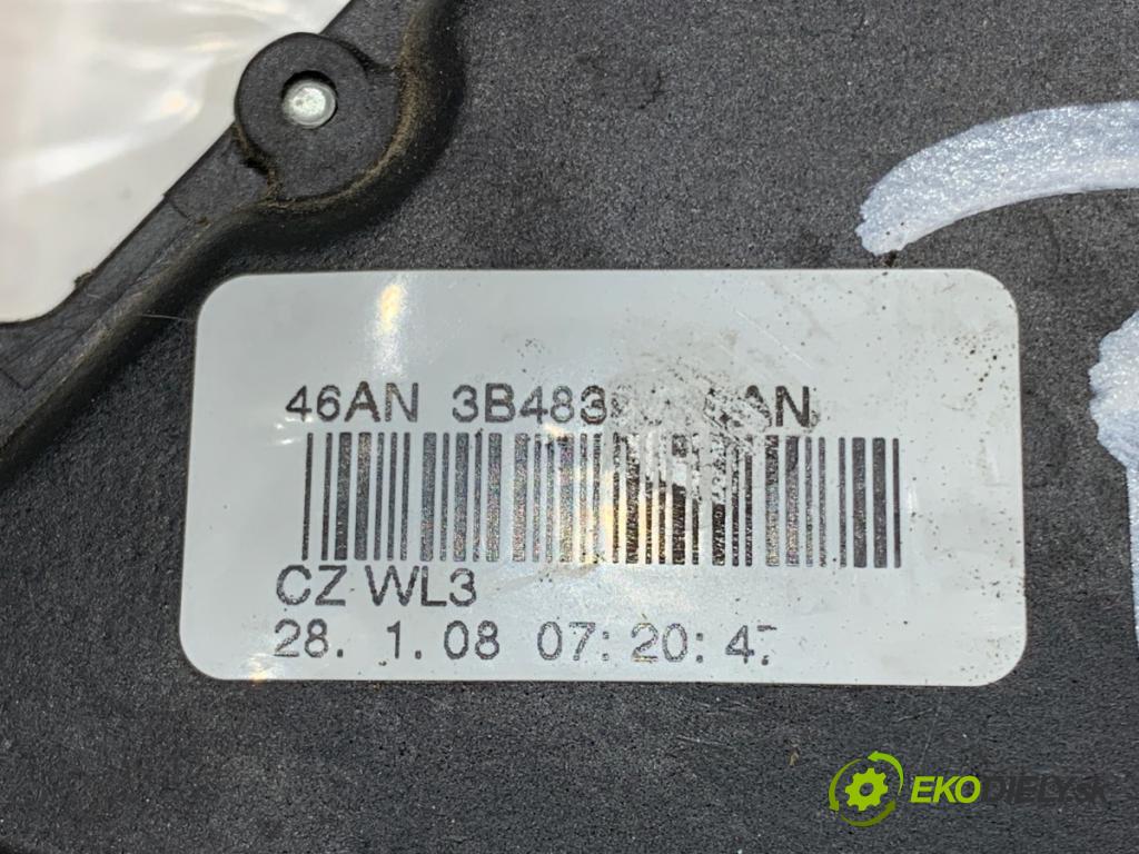VW POLO IV 9N liftback 2008 51 kW 1.4 TDI 1422 zámok dveře pravý zadní část