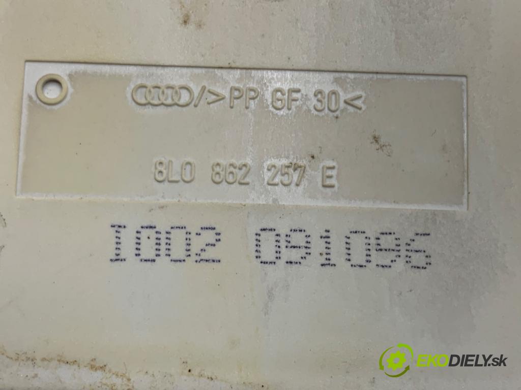 AUDI A4 B5 Kombi 1997 81 kW 1.9 TDI quattro 1896 pumpa centrálneho zámku 8L0862257E (Riadiaca jednotka centrálneho zámku)