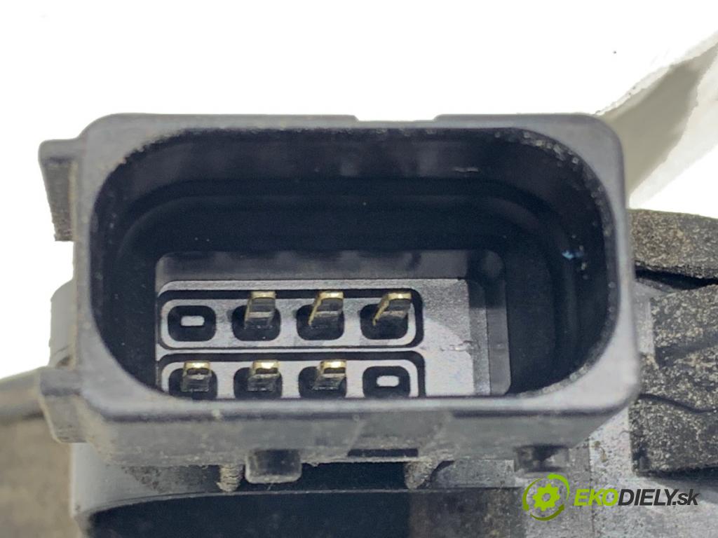 FIAT GRANDE PUNTO liftback 2006 57 kW 1.4 (199AXB11, 199AXB1A, 199BXB1A, 199AXL1A) 1368 zámok dveře pravý přední část 55702904