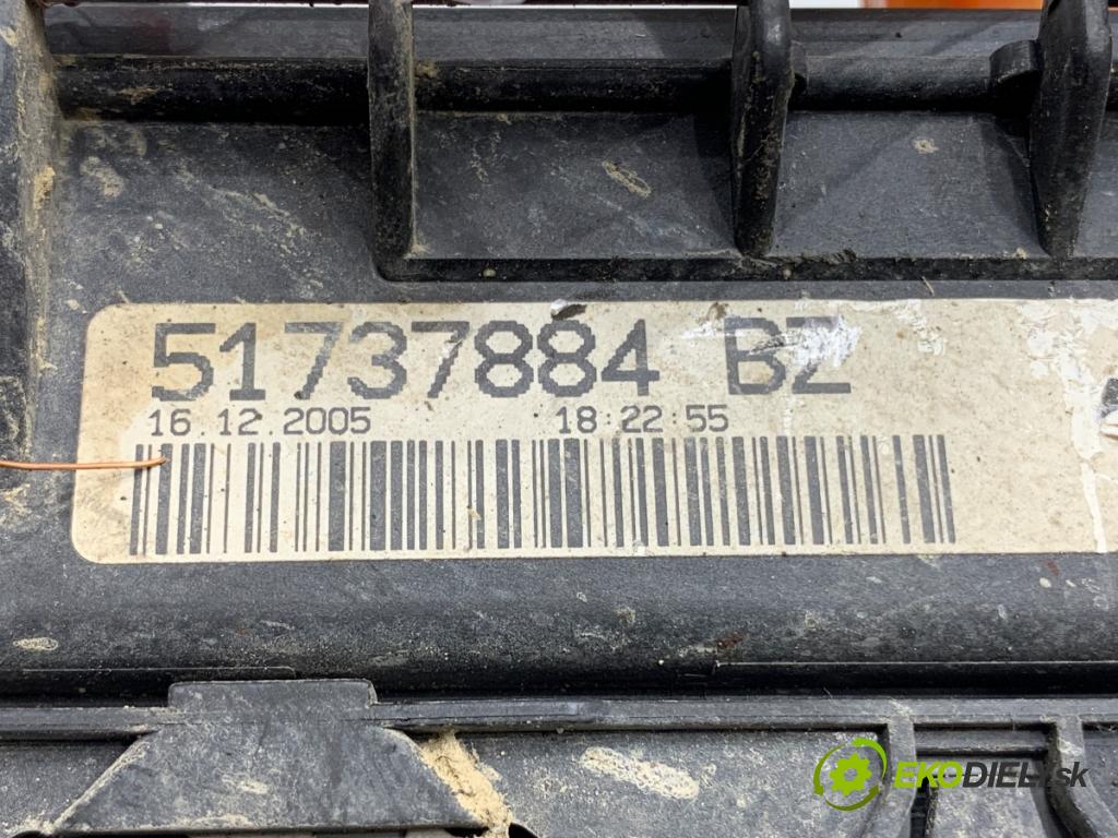 FIAT GRANDE PUNTO liftback 2006 57 kW 1.4 (199AXB11, 199AXB1A, 199BXB1A, 199AXL1A) 1368 skříňka poistková 51737884 (Pojistkové skříňky)