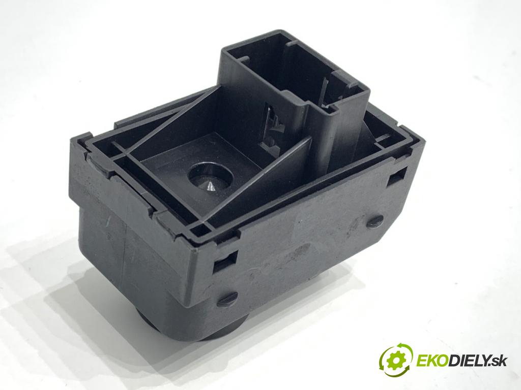 FIAT GRANDE PUNTO liftback 2006 57 kW 1.4 (199AXB11, 199AXB1A, 199BXB1A, 199AXL1A) 1368 Prepínač nastavenia spätných zrkadiel  (Prepínacie páčky pod volantom)