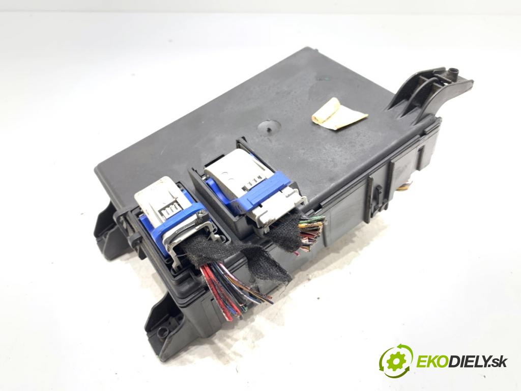 FIAT GRANDE PUNTO liftback 2006 57 kW 1.4 (199AXB11, 199AXB1A, 199BXB1A, 199AXL1A) 1368 modul BSI 00517954300 (Pojistkové skříňky)