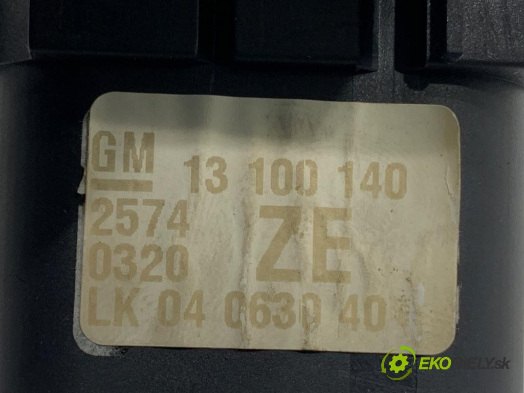 OPEL ASTRA H liftback 2005 74 kW 1.7 CDTI (L48) 1686 spínač světel 13100140