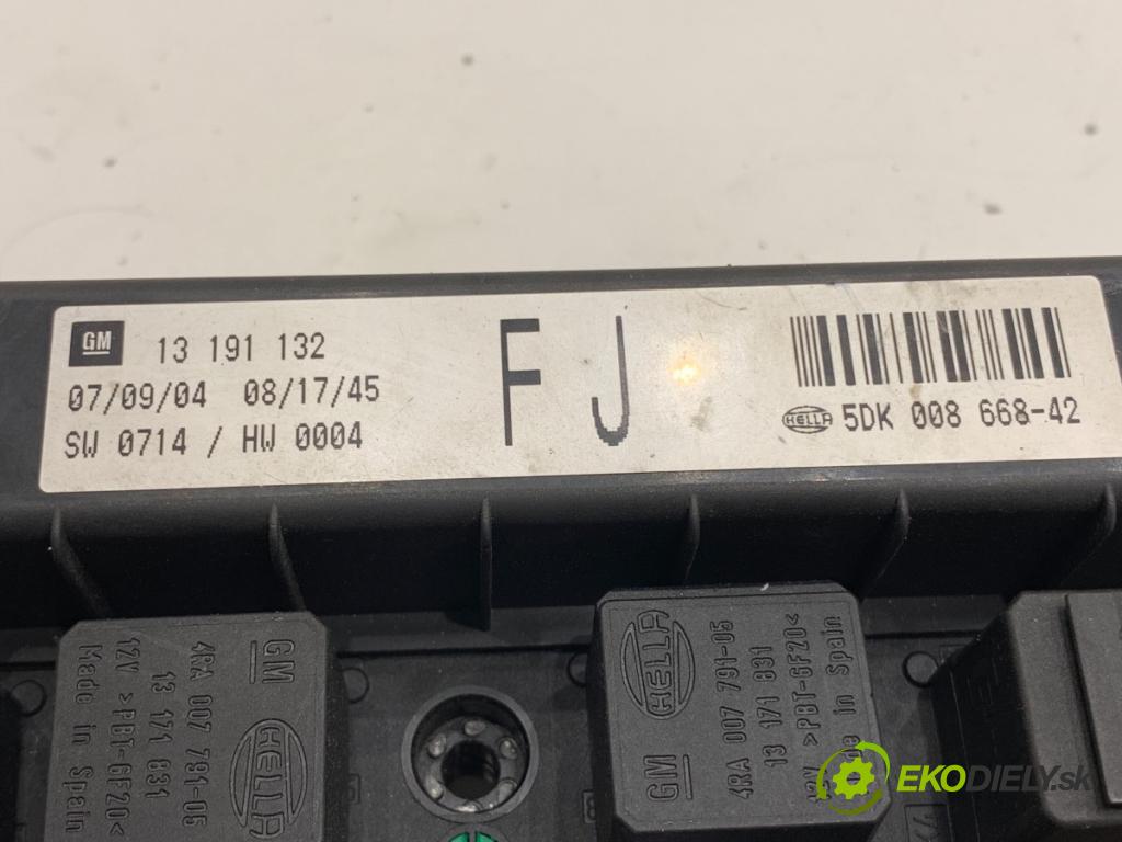 OPEL ASTRA H liftback 2005 74 kW 1.7 CDTI (L48) 1686 modul BSI 13191132 (Pojistkové skříňky)