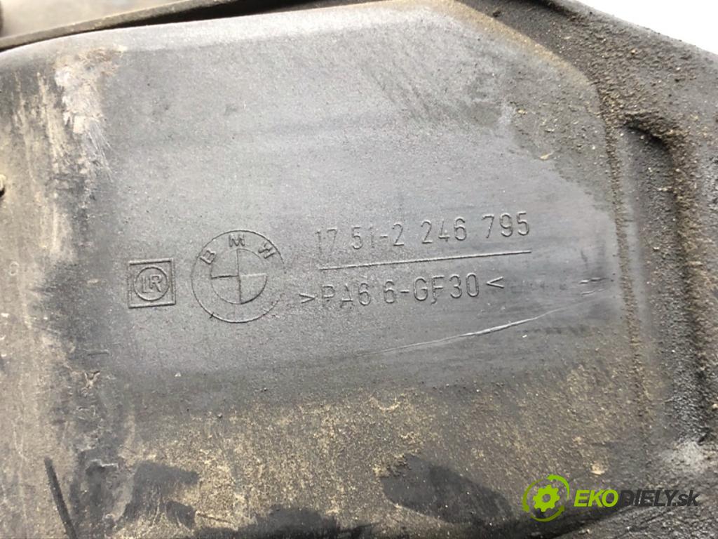 BMW E46 sedan 2000 100 kW 320 d 1951 intercooler 2246795 (Chladiče nasávaného vzduchu (intercoolery))