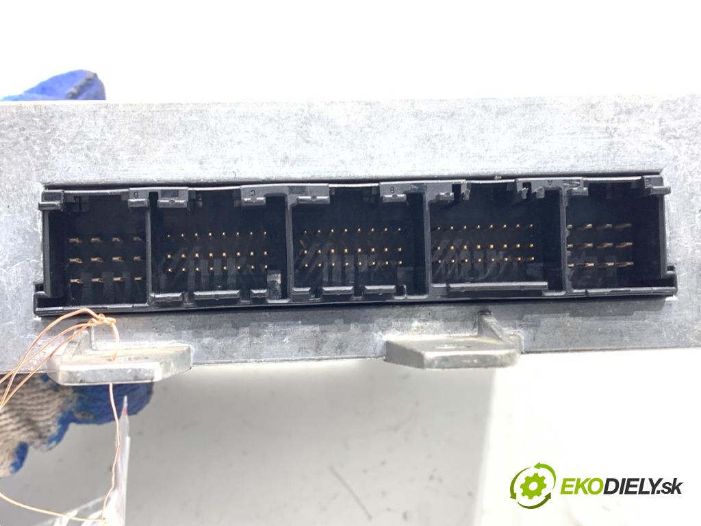 AUDI A4 B5 sedan 1995 74 kW 1.6 1595 riadiaca jednotka Motor 8D0907557B (Riadiaca jednotka)