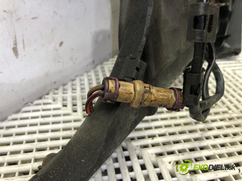 AUDI A4 B5 sedan 1995 74 kW 1.6 1595 držák přední část  (Výztuhy přední)