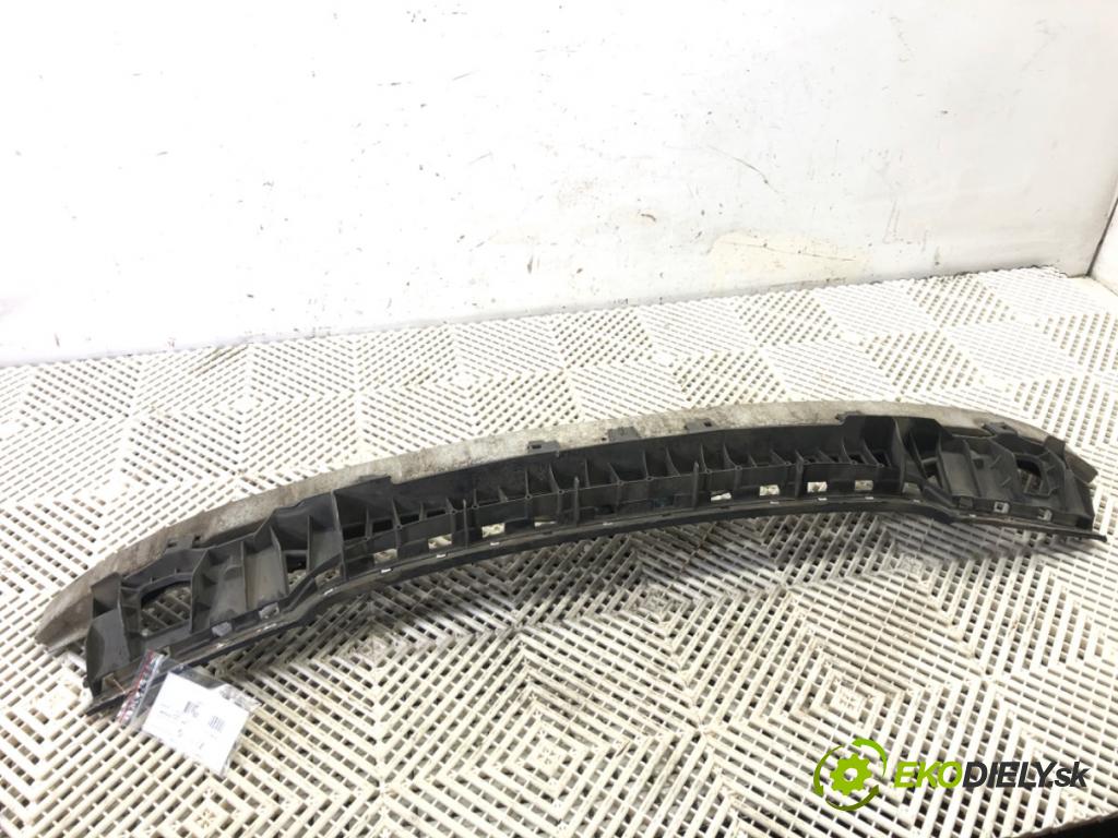 AUDI A4 B5 sedan 1995 74 kW 1.6 1595 výztuha nárazníka přední část  (Výztuhy přední)