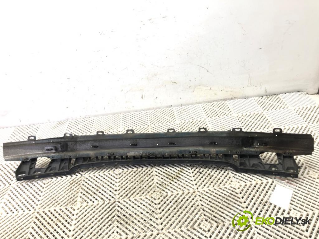 AUDI A4 B5 sedan 1995 74 kW 1.6 1595 výztuha nárazníka přední část  (Výztuhy přední)