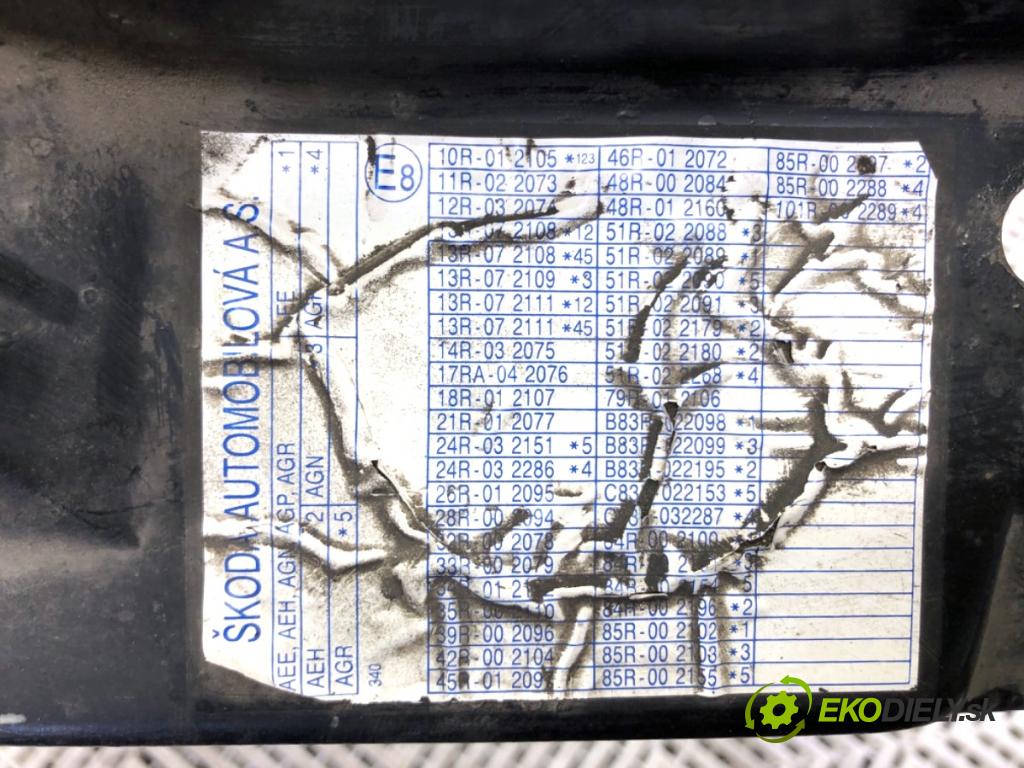 SKODA OCTAVIA I liftback 1998 92 kW 1.8 1781 držák přední část  (Výztuhy přední)