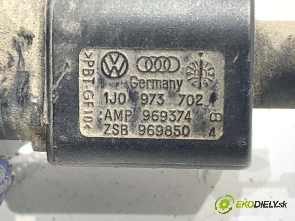 SEAT LEON I liftback 2001 81 kW 1.9 TDI 1896 zámok kapoty přední část