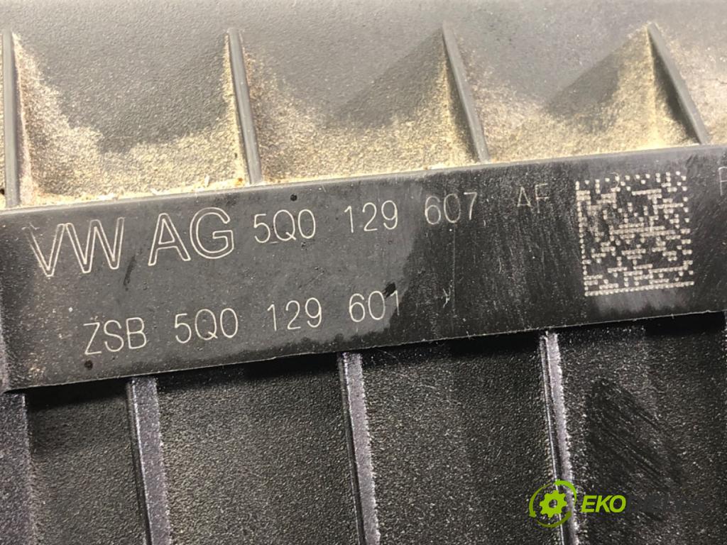 VW GOLF VII liftback 2014 110 kW 2.0 TDI 1968 Obal filtra vzduchu 5Q0129607AF (Obal filtra vzduchu)