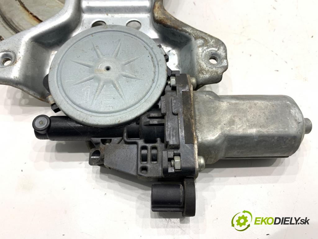 FIAT SEDICI SUV 2009 79 kW 1.6 16V 4x4 1586 mechanismus okna levý přední část