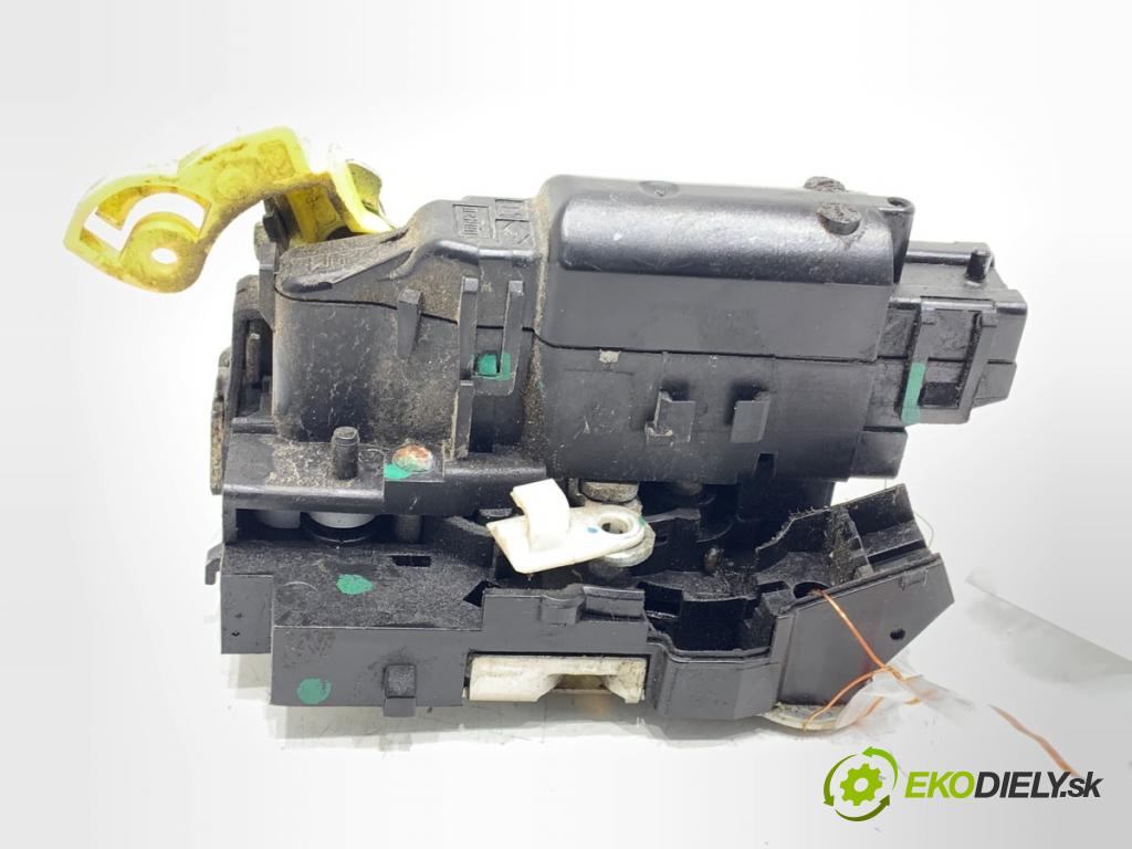 DACIA DUSTER SUV 2017 84 kW 1.6 SCe 115 1598 zámok dveře pravý zadní část