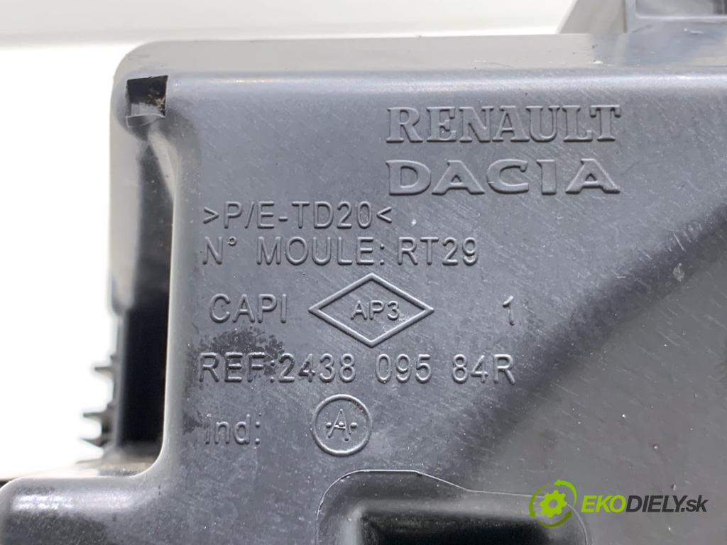 DACIA DUSTER SUV 2017 84 kW 1.6 SCe 115 1598 skříňka poistková 243809584R (Pojistkové skříňky)