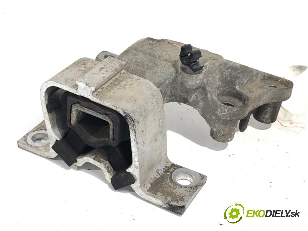 DACIA DUSTER SUV 2017 84 kW 1.6 SCe 115 1598 AirBag Motor pravy 112323439R