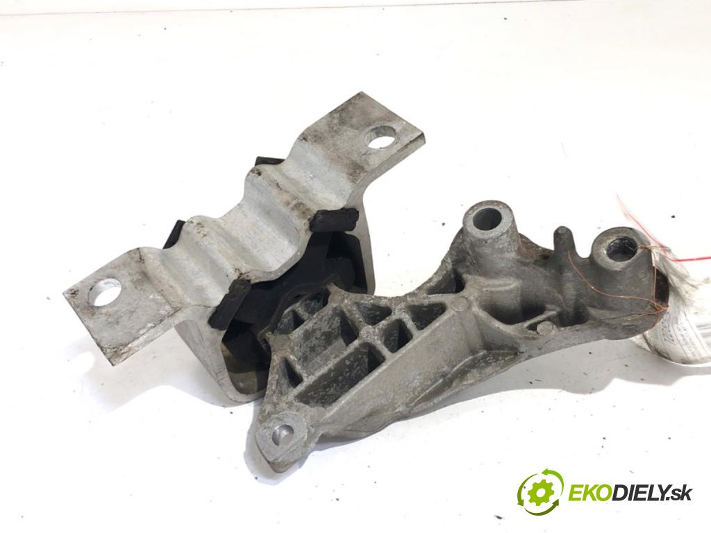 DACIA DUSTER SUV 2017 84 kW 1.6 SCe 115 1598 AirBag Motor pravy 112323439R